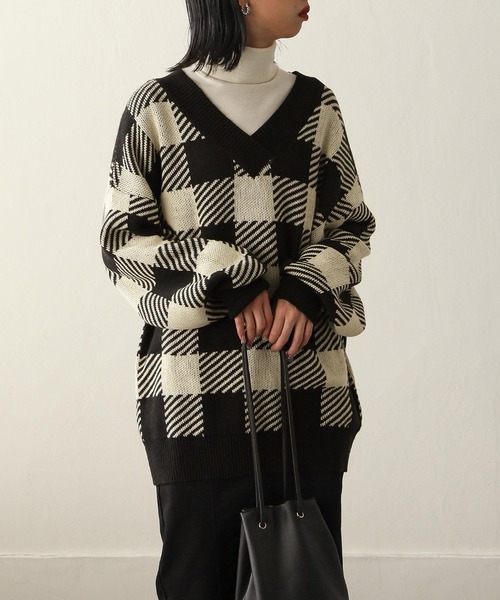 Chillfar（チルファー）の「ジャガード深Vロングニット（ニット/セーター・レディース・ブラック系/ブラック系1/ベージュ系/ベージュ系1・MEDIUM/LARGE）」の13枚目の写真