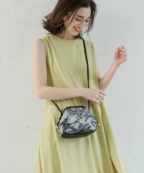 OPAQUE.CLIP（オペークドットクリップ）の「◆アニマルフラワージャカードがま口ミニショルダー（ショルダーバッグ・レディース・ブラック系3/ダークブラウン系3・00）」の2枚目の写真