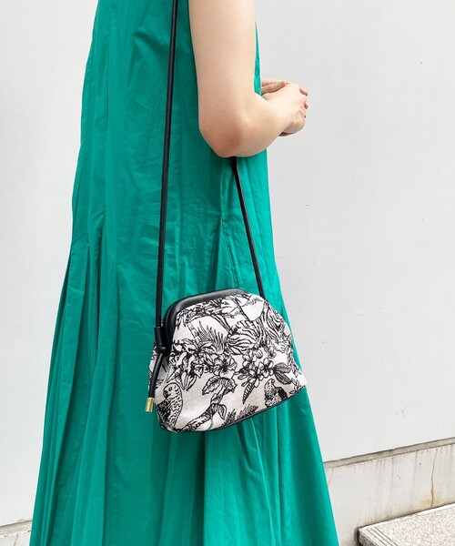 OPAQUE.CLIP（オペークドットクリップ）の「◆アニマルフラワージャカードがま口ミニショルダー（ショルダーバッグ・レディース・ブラック系3/ダークブラウン系3・00）」の5枚目の写真