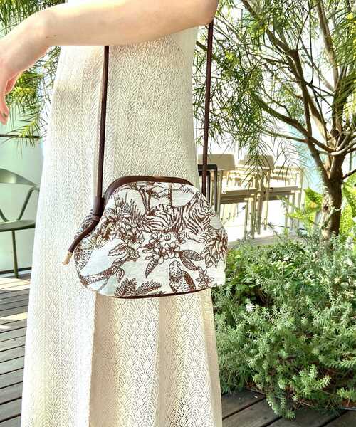 OPAQUE.CLIP（オペークドットクリップ）の「◆アニマルフラワージャカードがま口ミニショルダー（ショルダーバッグ・レディース・ブラック系3/ダークブラウン系3・00）」の3枚目の写真