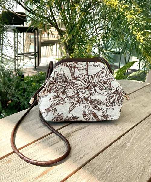 OPAQUE.CLIP（オペークドットクリップ）の「◆アニマルフラワージャカードがま口ミニショルダー（ショルダーバッグ・レディース・ブラック系3/ダークブラウン系3・00）」の10枚目の写真