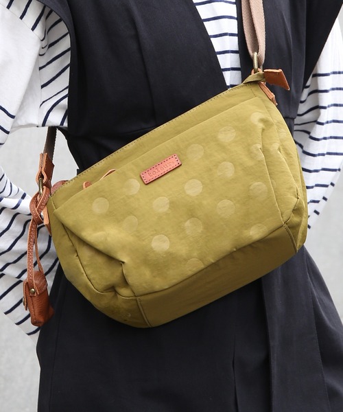 toleur(トーラ)の「【toleur】ナイロンドット×カウレザーショルダーバッグ 11776(ショルダーバッグ・レディース・ライトグレー/ブラック/ベージュ/オリーブ/カーキ/オレンジ/グレイッシュベージュ/キャメル/パープル/マスタード/アイボリー/ライトグリーン/ダークブラウン・FREE)」の7枚目の写真