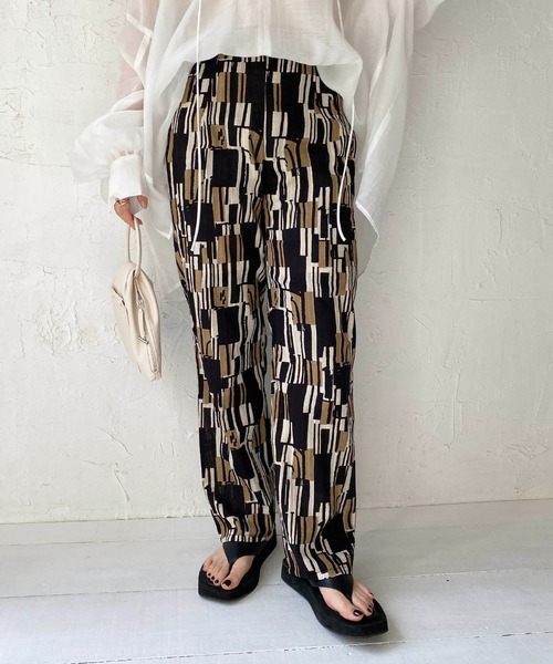 CAPRICIEUX LE'MAGE（カプリシューレマージュ）の「ジオメトリックパンツ（その他パンツ・レディース・ブラック/ブルー・FREE）」の2枚目の写真