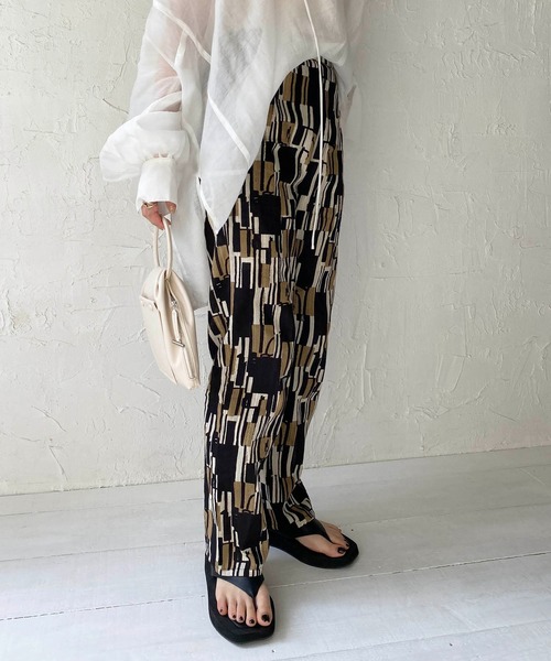 CAPRICIEUX LE'MAGE（カプリシューレマージュ）の「ジオメトリックパンツ（その他パンツ・レディース・ブラック/ブルー・FREE）」の13枚目の写真