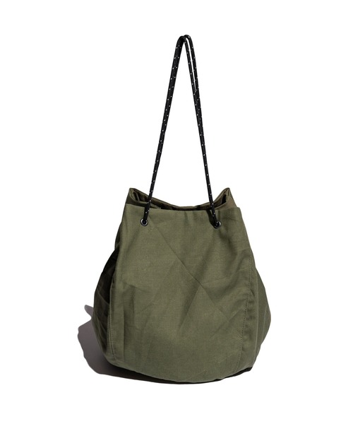 glamb(グラム)の「Military Drawstring Bag / ミリタリードローストリングバッグ(ショルダーバッグ・メンズ・カーキ・FREE)」の4枚目の写真