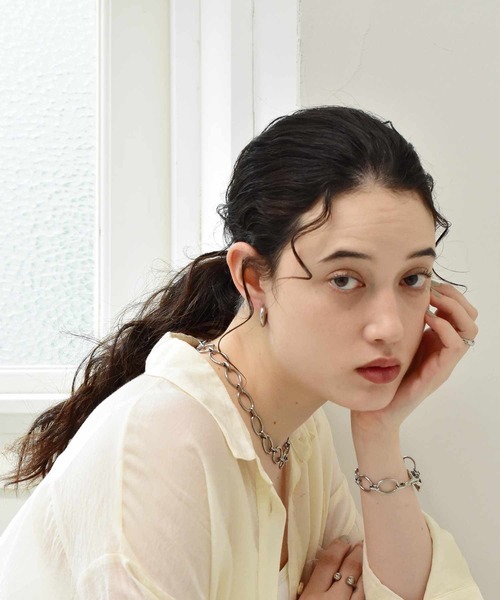 LHME（エルエイチエムイー）の「【WEB限定】”Gleam”オーバルチャンキーチェーンネックレス/サージカルステンレス（金属アレルギー対応）【LHME / エルエイチエムイー】（ネックレス・レディース・シルバー/ゴールド・43cm）」の5枚目の写真