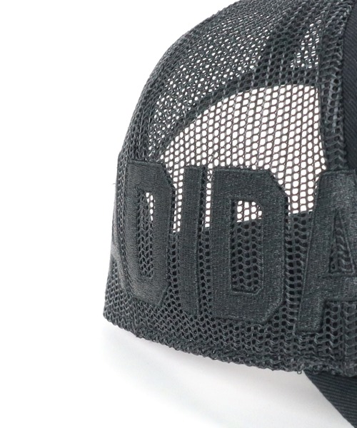 adidas（アディダス）の「アディダス メッシュキャップ サイドロゴ（キャップ・メンズ・ブラック×ブラック/ホワイト/ブラック×ホワイト・FREE）」の8枚目の写真