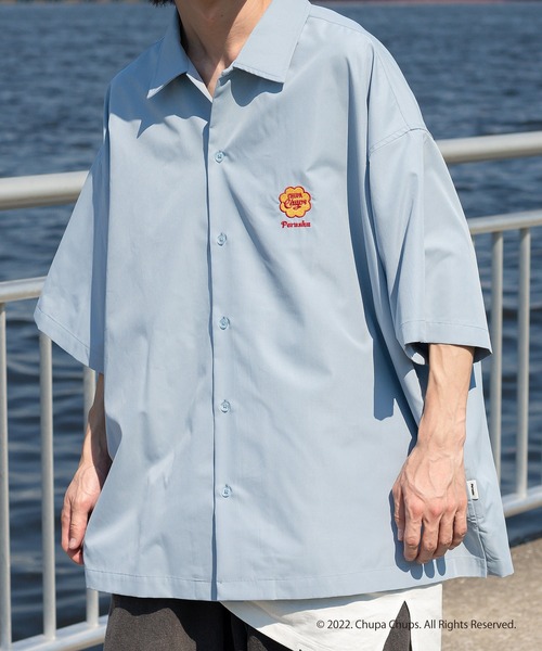 Perushu(ペルーシュ)の「Perushu×Chupa Chups刺繍シャツ(Tシャツ/カットソー・メンズ・オフホワイト/ライトブルー・LARGE/MEDIUM)」の2枚目の写真