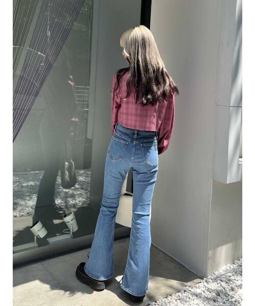 jouetie（ジュエティ）の「カットオフクロップドシャツ（シャツ/ブラウス・レディース・ブルー/オフホワイト/ピンク・MEDIUM）」の16枚目の写真