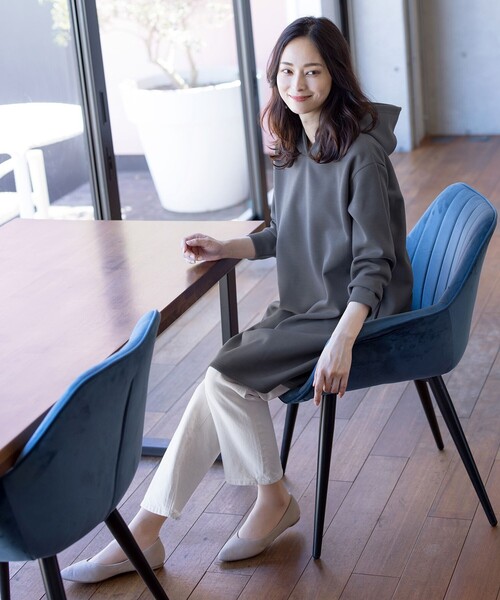 Tiaclasse(ティアクラッセ)の「ソフトボンディングパーカーチュニック(Tシャツ/カットソー・レディース・グレイッシュベージュ/チャコールグレー/ブルー/グレー/モカ・L/M)」の14枚目の写真