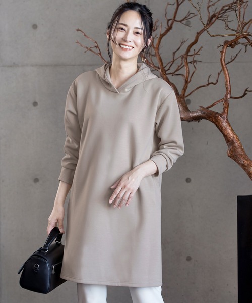 Tiaclasse(ティアクラッセ)の「ソフトボンディングパーカーチュニック(Tシャツ/カットソー・レディース・グレイッシュベージュ/チャコールグレー/ブルー/グレー/モカ・L/M)」の5枚目の写真