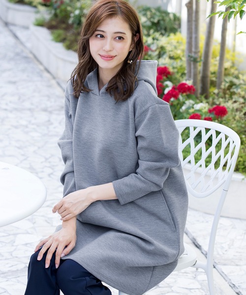 Tiaclasse(ティアクラッセ)の「ソフトボンディングパーカーチュニック(Tシャツ/カットソー・レディース・グレイッシュベージュ/チャコールグレー/ブルー/グレー/モカ・L/M)」の6枚目の写真