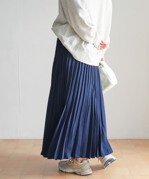 URBAN RESEARCH DOORS（アーバンリサーチドアーズ）の「ランダムプリーツロングスカート（スカート・レディース・パープル/ネイビー/キャメル・MEDIUM）」の6枚目の写真