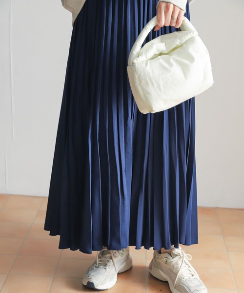 URBAN RESEARCH DOORS（アーバンリサーチドアーズ）の「ランダムプリーツロングスカート（スカート・レディース・パープル/ネイビー/キャメル・MEDIUM）」の10枚目の写真