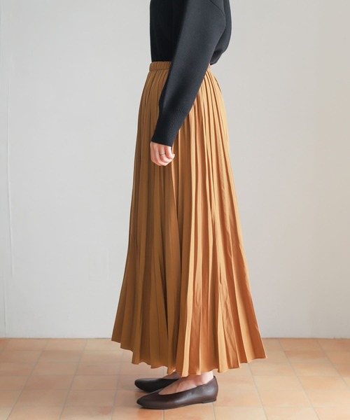 URBAN RESEARCH DOORS（アーバンリサーチドアーズ）の「ランダムプリーツロングスカート（スカート・レディース・パープル/ネイビー/キャメル・MEDIUM）」の16枚目の写真