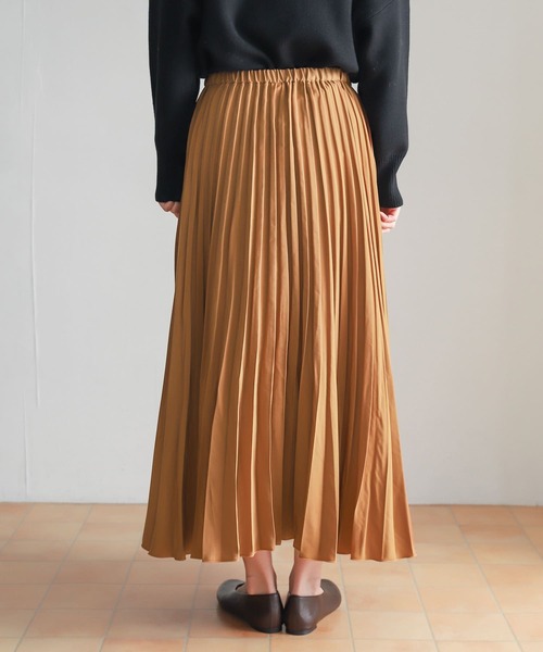 URBAN RESEARCH DOORS（アーバンリサーチドアーズ）の「ランダムプリーツロングスカート（スカート・レディース・パープル/ネイビー/キャメル・MEDIUM）」の17枚目の写真