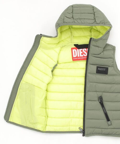 DIESEL(ディーゼル)の「キッズ 中綿ナイロンベスト フーディー(その他アウター・キッズ・ブラック/バーガンディー/カーキ/ブルー/パープル・12Y/4Y/8Y/10Y/14Y/6Y)」の9枚目の写真