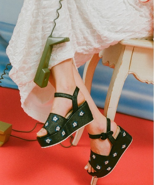 Casselini（キャセリーニ）の「Casselini(キャセリーニ)プラットフォームサンダル（サンダル・レディース・ブルー/ブラウン/オレンジ/ブラック・S/M/L）」の2枚目の写真