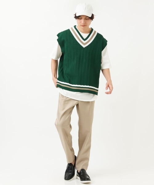 a.v.v(アーヴェヴェ)の「【2SET 】レイヤードカットソー付きチルデンニット(ベスト・メンズ・アイボリー/ミント/グリーン・46/48)」の4枚目の写真