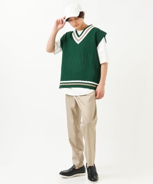 a.v.v(アーヴェヴェ)の「【2SET 】レイヤードカットソー付きチルデンニット(ベスト・メンズ・アイボリー/ミント/グリーン・46/48)」の5枚目の写真