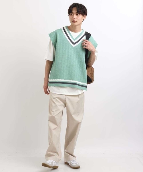 a.v.v(アーヴェヴェ)の「【2SET 】レイヤードカットソー付きチルデンニット(ベスト・メンズ・アイボリー/ミント/グリーン・46/48)」の10枚目の写真