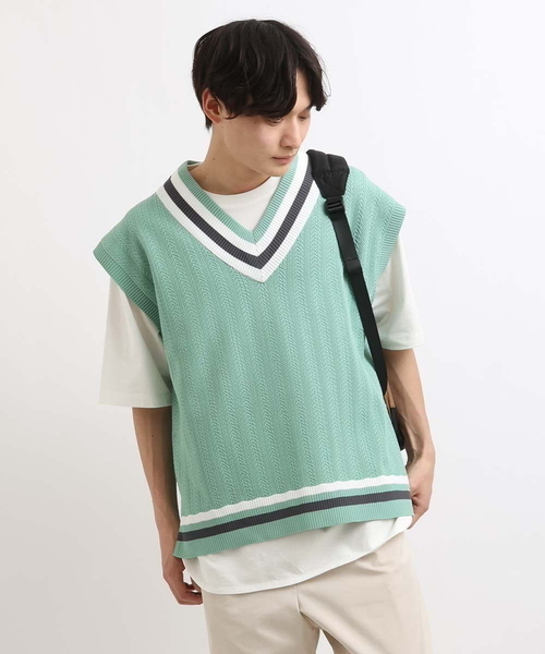 a.v.v(アーヴェヴェ)の「【2SET 】レイヤードカットソー付きチルデンニット(ベスト・メンズ・アイボリー/ミント/グリーン・46/48)」の18枚目の写真