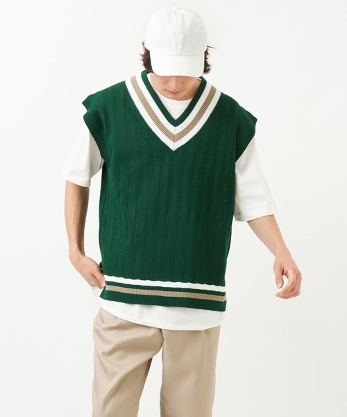 a.v.v(アーヴェヴェ)の「【2SET 】レイヤードカットソー付きチルデンニット(ベスト・メンズ・アイボリー/ミント/グリーン・46/48)」の19枚目の写真