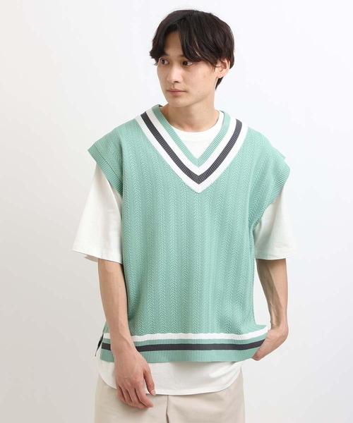 a.v.v(アーヴェヴェ)の「【2SET 】レイヤードカットソー付きチルデンニット(ベスト・メンズ・アイボリー/ミント/グリーン・46/48)」の21枚目の写真