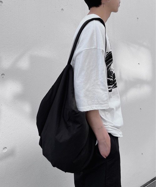 Figments（フィグメンツ）の「パデッドショルダーバッグ（ショルダーバッグ・レディース・ブラック/ホワイト・FREE）」の2枚目の写真