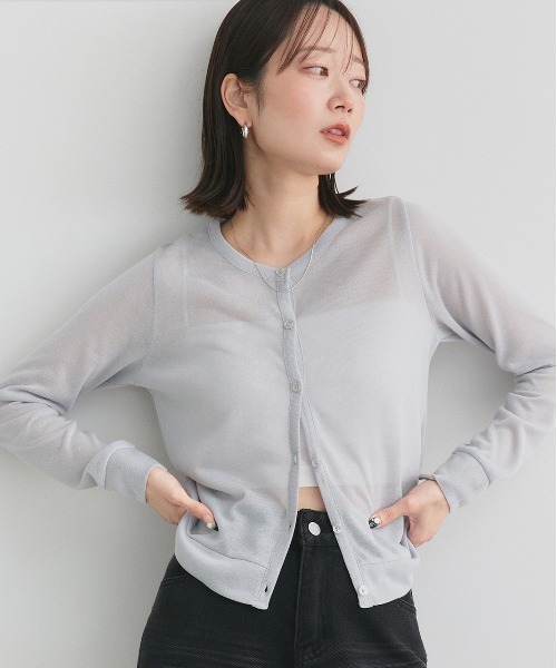 ad thie（アドティエ）の「シアー クルーネック ショート UV対策 カーディガン（カーディガン/ボレロ・レディース・パープル/マスタード/ターコイズブルー/アイボリー/ブラック/グリーン/ベージュ/ネイビー/ピンク/オレンジ系その他4/ライトグリーン/モカ/レッド/ライトグレー・FREE）」の2枚目の写真