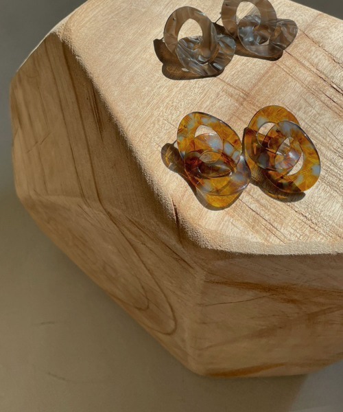 marjour（マージュール）の「CLEAR MARBLE PIERCE（ピアス（両耳用）・レディース・ブラウン/グレー・FREE）」の3枚目の写真