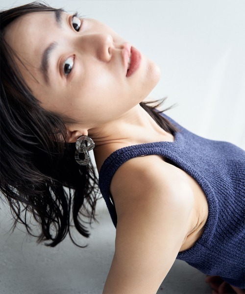 marjour（マージュール）の「CLEAR MARBLE PIERCE（ピアス（両耳用）・レディース・ブラウン/グレー・FREE）」の5枚目の写真