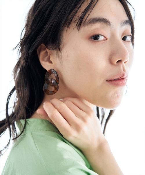 marjour（マージュール）の「CLEAR MARBLE PIERCE（ピアス（両耳用）・レディース・ブラウン/グレー・FREE）」の7枚目の写真