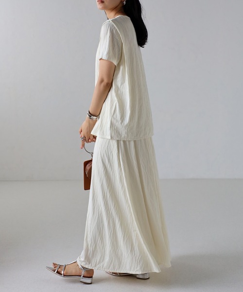 amini(アミニ)の「【2023 S/S 新作】ウェーブ柄5分袖肩タックトップス(Tシャツ/カットソー・レディース・ホワイト/ブラック・MEDIUM)」の17枚目の写真