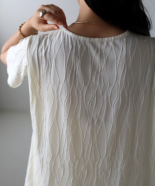 amini(アミニ)の「【2023 S/S 新作】ウェーブ柄5分袖肩タックトップス(Tシャツ/カットソー・レディース・ホワイト/ブラック・MEDIUM)」の10枚目の写真