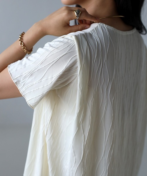 amini(アミニ)の「【2023 S/S 新作】ウェーブ柄5分袖肩タックトップス(Tシャツ/カットソー・レディース・ホワイト/ブラック・MEDIUM)」の8枚目の写真