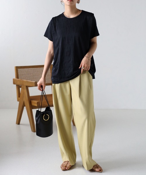 amini(アミニ)の「【2023 S/S 新作】ウェーブ柄5分袖肩タックトップス(Tシャツ/カットソー・レディース・ホワイト/ブラック・MEDIUM)」の4枚目の写真
