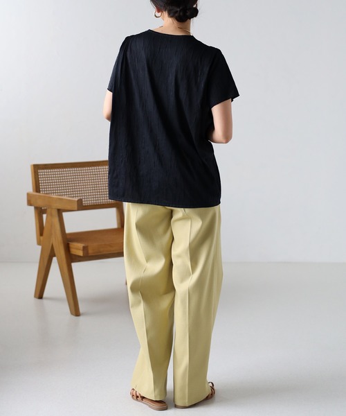 amini(アミニ)の「【2023 S/S 新作】ウェーブ柄5分袖肩タックトップス(Tシャツ/カットソー・レディース・ホワイト/ブラック・MEDIUM)」の6枚目の写真