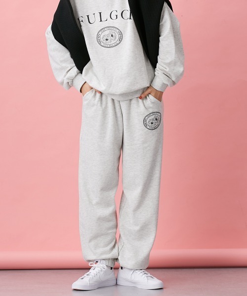 Le temps riche（ルタンリッシュ）の「【セットアップ対応】フラワーロゴスエットパンツ＜Le temps riche＞（その他パンツ・レディース・アイボリー/ネイビー・L/M/LL）」の2枚目の写真