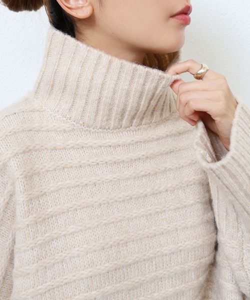 andme(アンドミー)の「ガーター編みハイネック長袖ニットトップス(ニット/セーター・レディース・オートミール/ベージュ/クリーム/チャコールグレー・M)」の11枚目の写真