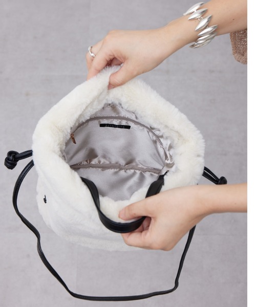 Chez toi（シェトワ）の「ファー巾着ショルダーBAG（トートバッグ・レディース・モカ/アイボリー/ブラウン/チャコールグレー・FREE）」の22枚目の写真