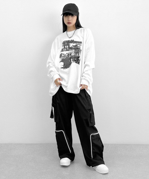LVEU.（ラブユ.）の「【LVEU.】グラフィティアートロングTシャツ / トップス カットソー ロンT オーバーサイズ プリントT ホワイト ブラック（Tシャツ/カットソー・レディース・ブラック/ホワイト・FREE）」の5枚目の写真