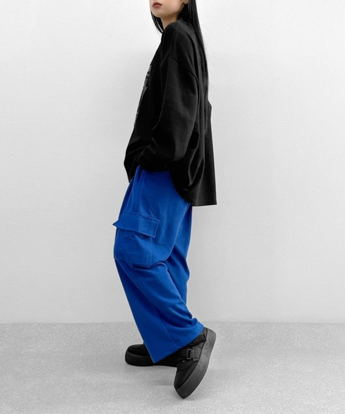 LVEU.（ラブユ.）の「【LVEU.】グラフィティアートロングTシャツ / トップス カットソー ロンT オーバーサイズ プリントT ホワイト ブラック（Tシャツ/カットソー・レディース・ブラック/ホワイト・FREE）」の14枚目の写真