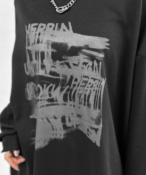 LVEU.（ラブユ.）の「【LVEU.】グラフィティアートロングTシャツ / トップス カットソー ロンT オーバーサイズ プリントT ホワイト ブラック（Tシャツ/カットソー・レディース・ブラック/ホワイト・FREE）」の17枚目の写真