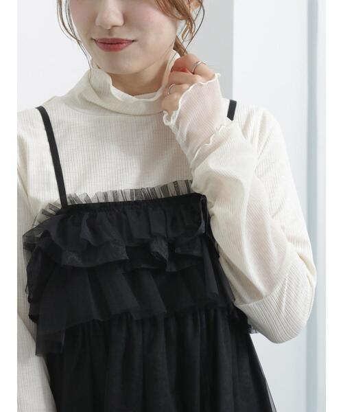 Te chichi（テチチ）の「【宮本茉由着用】袖口シャーリングチュールリブカットソー（Tシャツ/カットソー・レディース・ブラック/オフホワイト・F）」の2枚目の写真
