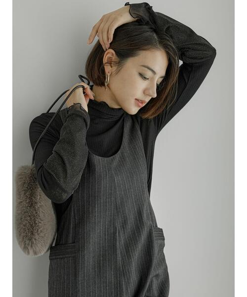 Te chichi（テチチ）の「【宮本茉由着用】袖口シャーリングチュールリブカットソー（Tシャツ/カットソー・レディース・ブラック/オフホワイト・F）」の7枚目の写真