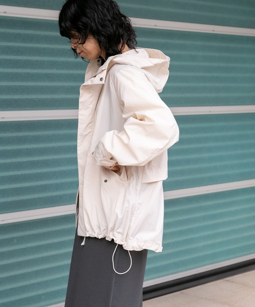 FORK&SPOON(フォークアンドスプーン)の「FORK&SPOON 撥水ショートマウンテンパーカー(マウンテンパーカー・レディース・ホワイト系その他/カーキ・1)」の4枚目の写真