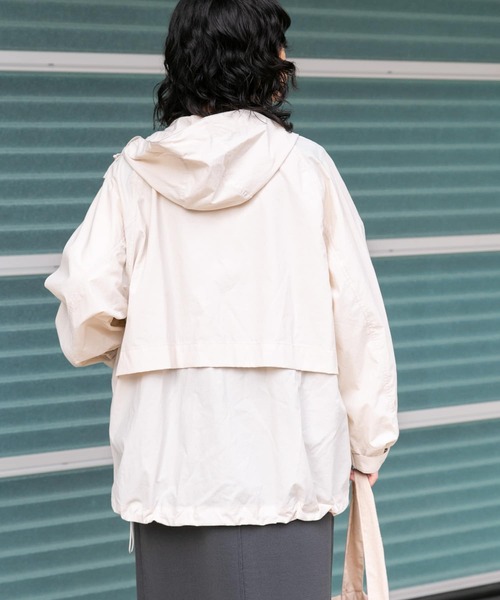 FORK&SPOON(フォークアンドスプーン)の「FORK&SPOON 撥水ショートマウンテンパーカー(マウンテンパーカー・レディース・ホワイト系その他/カーキ・1)」の5枚目の写真
