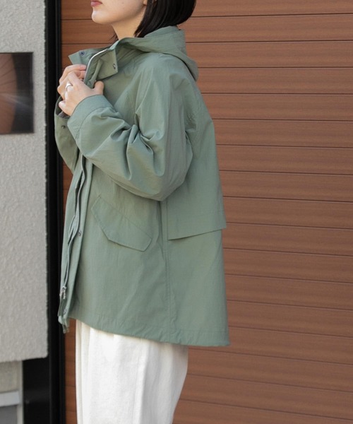 FORK&SPOON(フォークアンドスプーン)の「FORK&SPOON 撥水ショートマウンテンパーカー(マウンテンパーカー・レディース・ホワイト系その他/カーキ・1)」の22枚目の写真