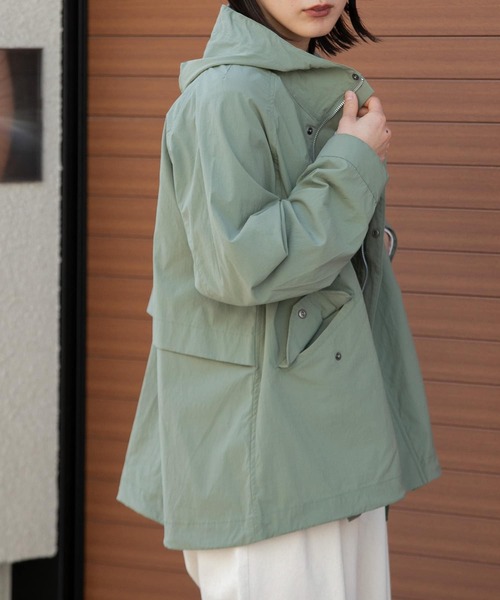 FORK&SPOON(フォークアンドスプーン)の「FORK&SPOON 撥水ショートマウンテンパーカー(マウンテンパーカー・レディース・ホワイト系その他/カーキ・1)」の14枚目の写真